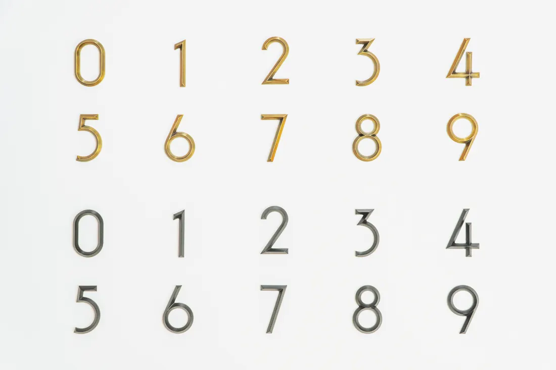 Slim metal dimensional number set for modular room and address combinations