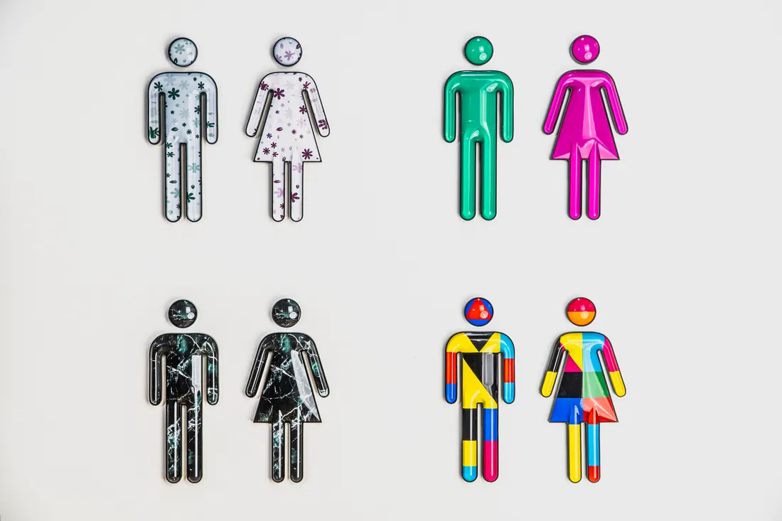 Color restroom figure sign set for interior wayfinding