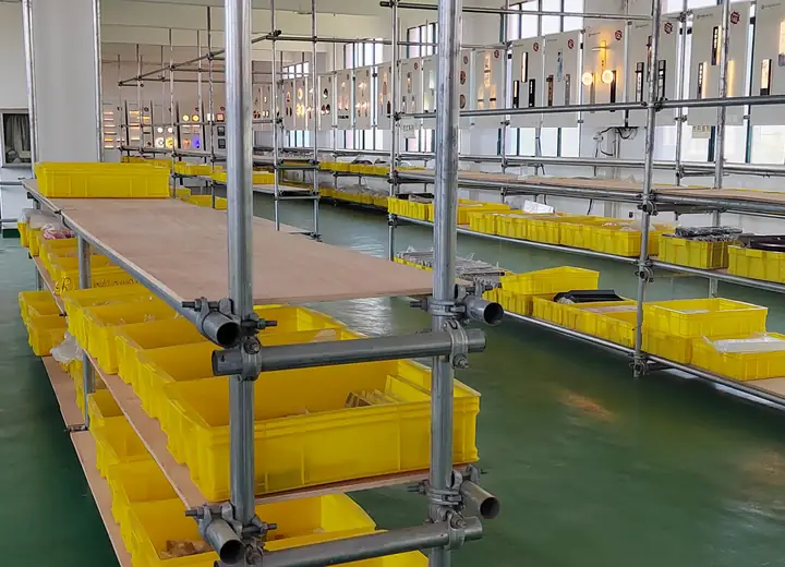 Factory stock shelves and product references used for buyer selection