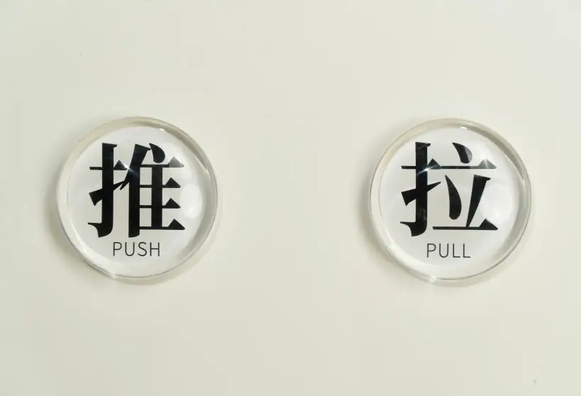 Push and pull round guidance buttons